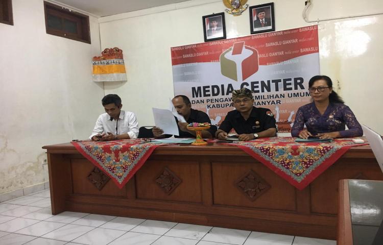 Bawaslu Provinsi Bali melakukan Supervisi ke Bawaslu Kabupaten Gianyar Terkait Pengawasan Pemutakhiran Data Pemilih Berkelanjutan