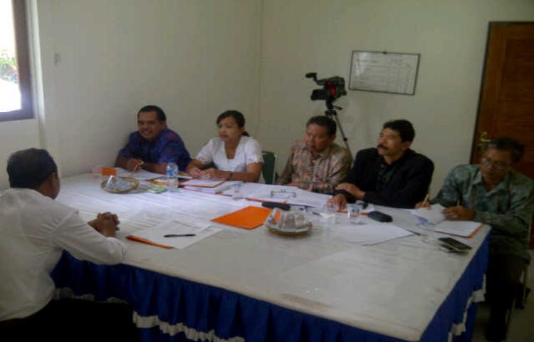 CALON ANGGOTA PANWASLU KABUPATEN KARANGASEM IKUTI TES WAWANCARA DI HARI PERTAMA