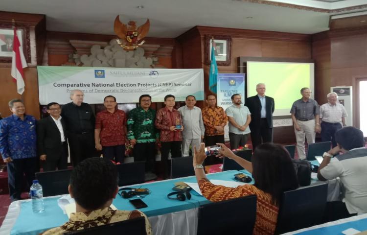 Comparative National Election Project (CNEP) Seminar di universitas warmadewa Denpasar