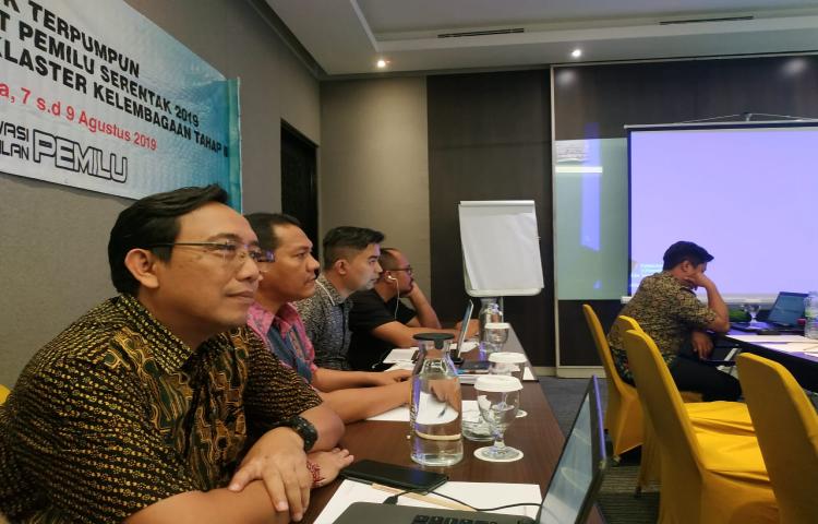 Diskusi kelompok terpumpun workshop penulisan riset pemilu serentak 2019 claster kampanye tahap III