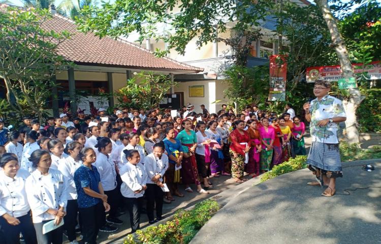 Gerakan Bawaslu Jaga Hak Pilih, Bawaslu Kabupaten Gianyar Mendatangi Pemilih Pemula (Siswa) SMK PGRI Kecamatan Payangan