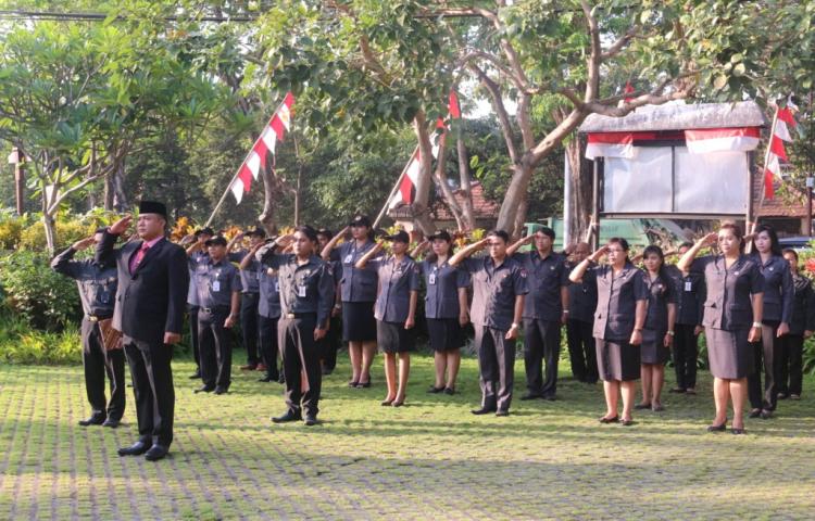 PELAKSANAAN UPACARA HUT KEMERDEKAAN RI KE 70 DI BAWASLU BALI
