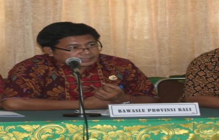 PENYAMPAIAN PERKEMBANGAN TAHAPAN & KESIAPAN PENYELENGGARAAN PILKADA SERENTAK TAHUN 2015 DI 6 KABUPATEN/KOTA DI PROVINSI BALI