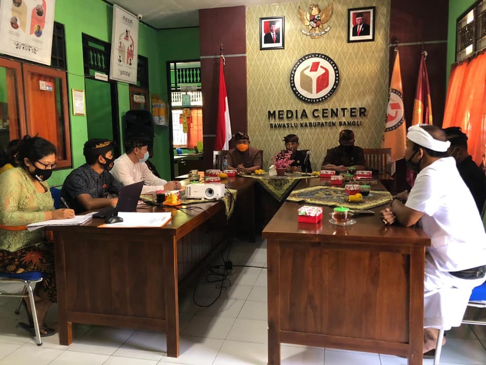 Kasek Bawaslu Bali menghadiri Rapat pembahasan Revisi Anggaran terkait Penyesuaian Rencana Kerja Anggaran Pengawasan Penyelenggaraan Tahapan Pemilihan Serentak Lanjutan Tahun 2020