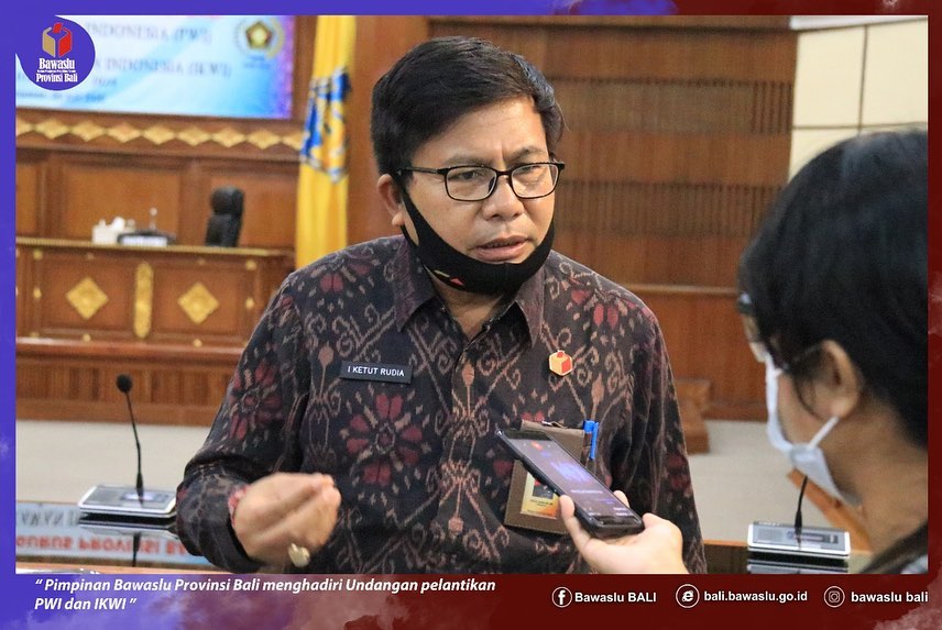 Pimpinan Bawaslu Bali menghadiri Pelantikan Persatuan Wartawan Indoneisa (PWI) dan Ikatan Keluarga Wartawan Indonesia (IKWI) periode 2019 - 2024