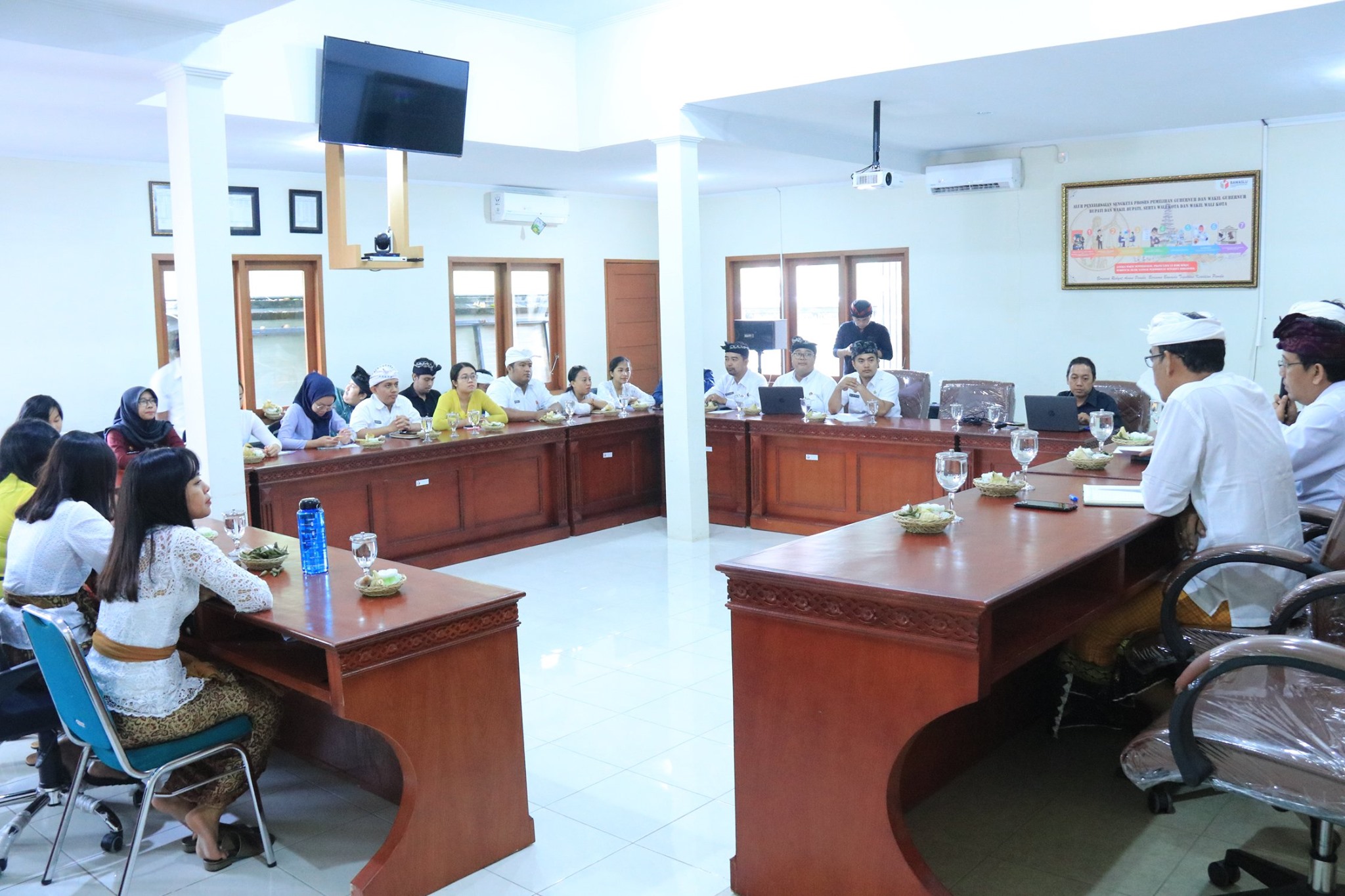 RAPAT PENATAAN KEHUMASAN DAN PPID DI LINGKUNGAN BAWASLU PROVINSI BALI