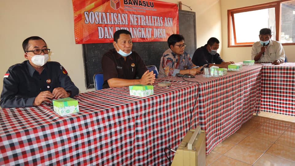 Rudia Himbau Aparat Desa Menyampaikan Kepada Masyarakat Tentang Larangan dan Sanksi Terhadap Pelanggaran Pada Pemilihan Bupati dan Wakil Bupati 2020