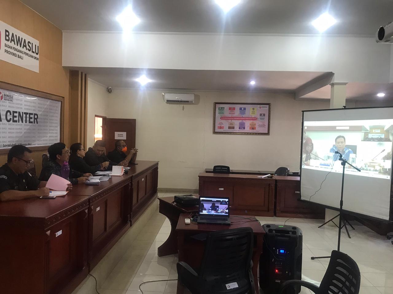 Video Conference Bawaslu Bali dengan Bawaslu Republik Indonesia terkait kebijakan menghadapi Covid-19 dan Langkah Pengawasan Pemilihan Pilkada 2020