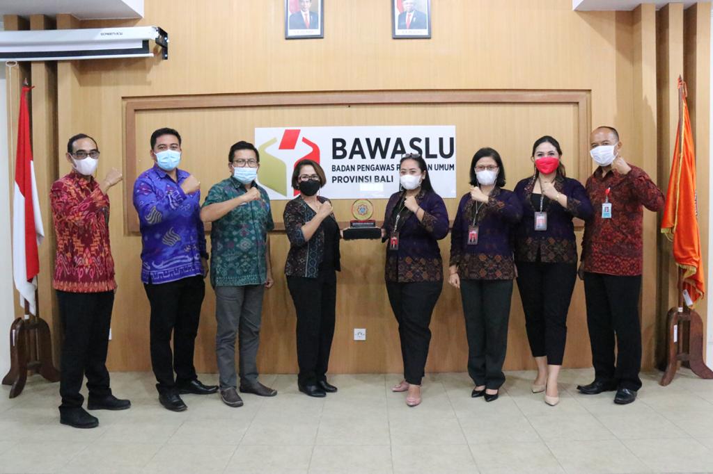 BAWASLU BALI TERIMA AUDENSI UNIVERSITAS NGURAH RAI