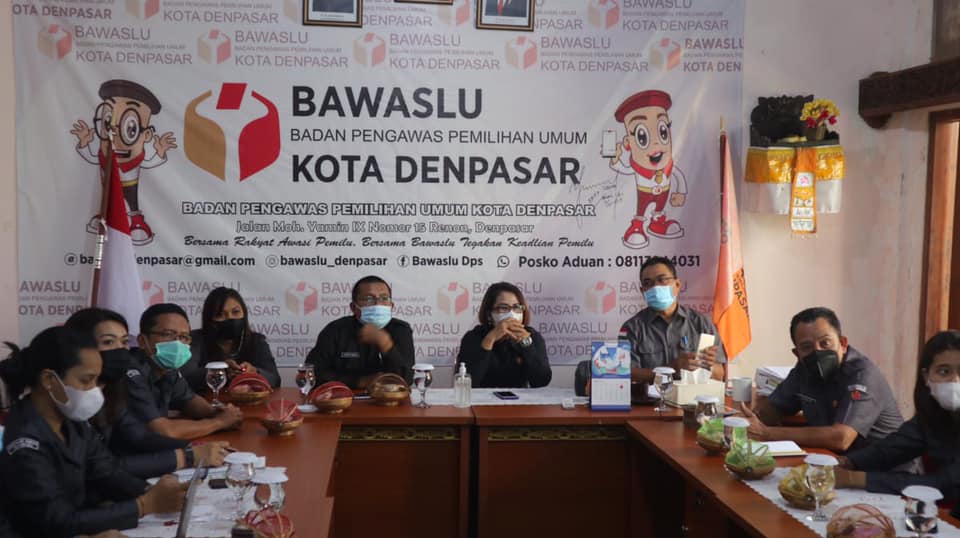 Pemanfaatan Platform Online Dapat Menjadi Sarana Dalam Memberi Pendidikan Politik Pada Publik