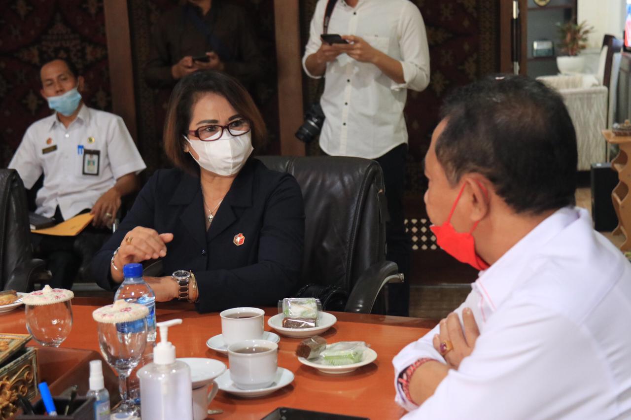 APRESIASI PENGAWASAN PILKADA, DANA SIAPKAN LAHAN KANTOR BAWASLU KARANGASEM