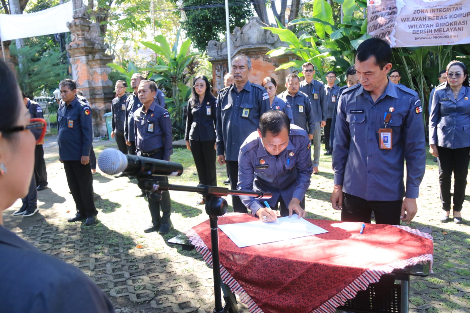 Apel dan Penandatanganan Pakta Integritas Pencanangan ZI, Komitmen Bawaslu se-Bali Beri Layanan Maksimal