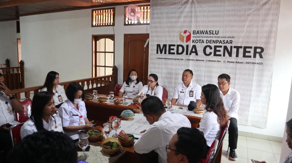 Sambangi Bawaslu Denpasar, Ariyani : Hadapi Banyak Tantangan Menuju ZI, Disiplin Jadi Solusi