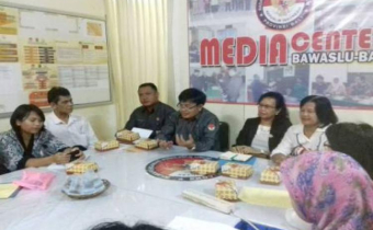 RAPAT KOORDINASI PERSIAPAN REVIU PERTANGGUNGJAWABAN DANA HIBAH PILKADA TAHUN 2015