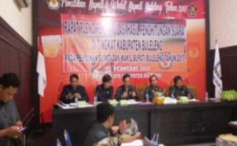 RAPAT PLENO REKAPITULASI HASIL PEMUNGUTAN SUARA PEMILIHAN BUPATI DAN WAKIL BUPATI BULELENG TAHUN 2017