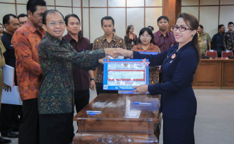 Penyerahan Daftar Isian Pelaksanaan Anggaran (DIPA) Tahun Anggaran 2020 oleh Gubernur Bali