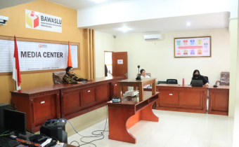 Kordiv Hukum, Humas dan Datin Provinsi Bali Mengikuti Rapat Pembahasan Naskah Kajian Hukum Rancangan Undang-Undang Tentang Pemilihan Umum