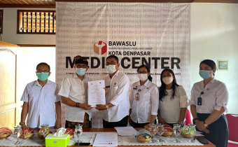 Tandatangain PKS, Sudiana Dukung Program Kerja Dari Bawaslu Kota Denpasar