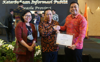 Bawaslu Bali Kembali Raih Penghargaan Keterbukaan Informasi Publik Dengan Predikat Informatif