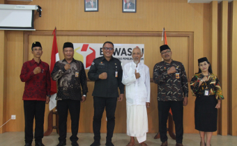 Gunawan Lantik 4 Putra - Putri Bali Sebagai Pejabat Administrator Di Bawaslu Bali Dan Bawaslu Tabanan