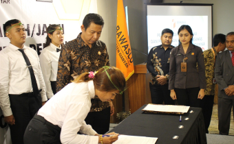 Resmi Dilantik!  716 orang Panwaslu Kelurahan/Desa se-Bali Siap Awasi Tahapan Pemilu Tahun 2024.